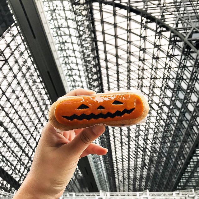 Hello, October. 🎃 The pumpkin eclair from my favorite @leclairdegenieofficiel in Paris, but this particular flavor is only in Japan, where everything is CUTER. 🧡 It’s filled with pumpkin cream and decorated with marzipan. And, I found a recipe for it if you google “eclair de genie pumpkin.” Might give it a try this month. Hello, October. 🎃 The pumpkin eclair from my favorite @leclairdegenieofficiel in Paris, but this particular flavor is only in Japan, where everything is CUTER. 🧡 It’s filled with pumpkin cream and decorated with marzipan. And, I found a recipe for it if you google “eclair de genie pumpkin.” Might give it a try this month.